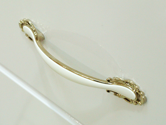 Шкаф-пенал для посуды 32 правый со стеклом Виктория